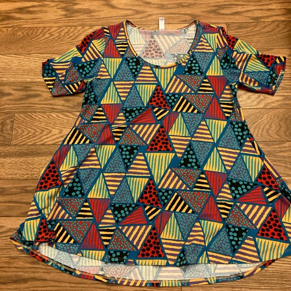 LuLaRoe Tops - LuLaRoe Medium Perfect T